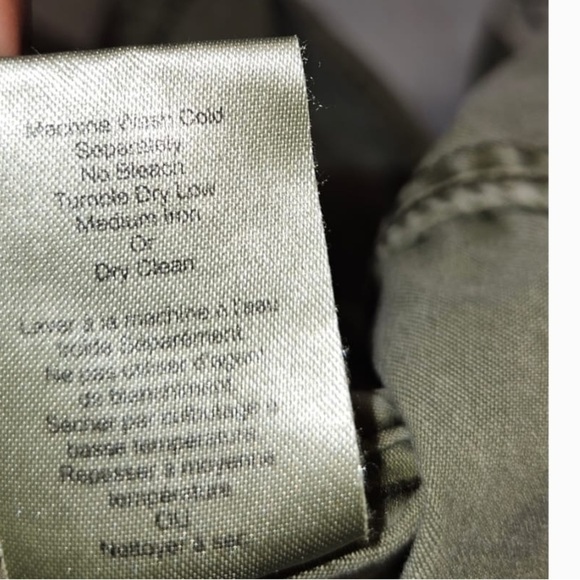 Aritzia TNA Utility/ Military Style Jacket. Green.
SIZE M - Picture 4 of 16